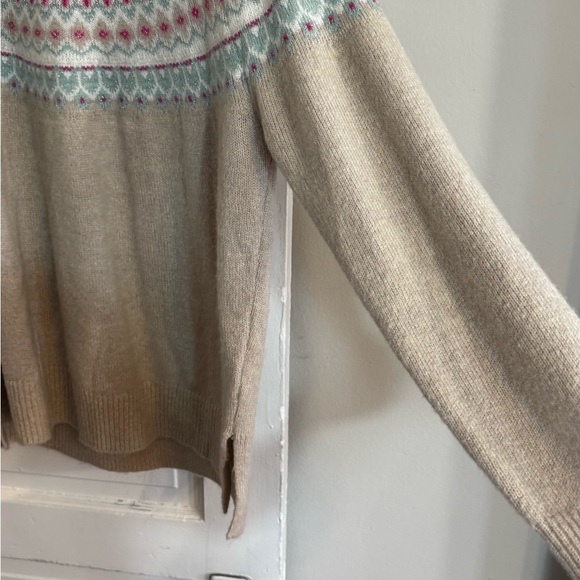 Vineyard Vines Cream and Blue Sweater - Picture 7 of 12